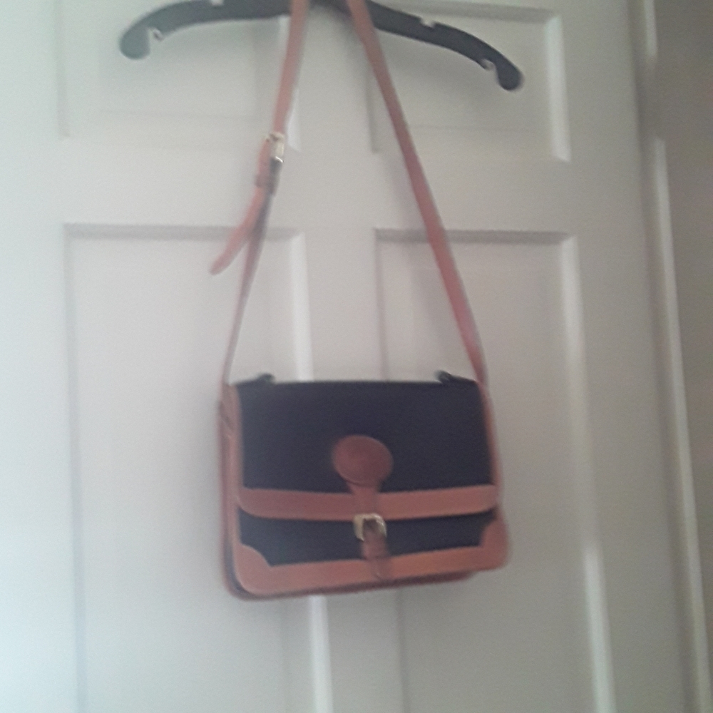 Dooney & Bourke Vintage Bag 100% leather